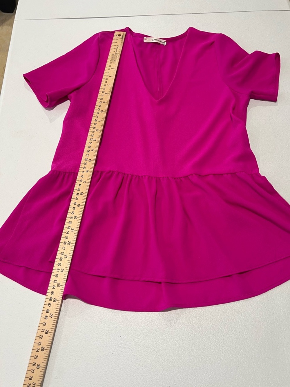 Caramela Fuchsia Top - Vibrant Pink short-sleeved V-neck with ruffle S - Picture 4 of 6